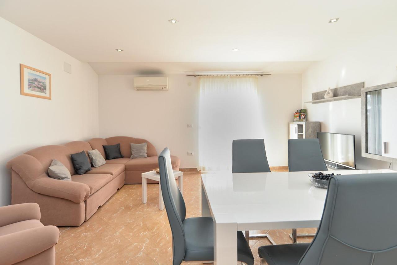 Apartment Patricia 1756 Пула Екстериор снимка
